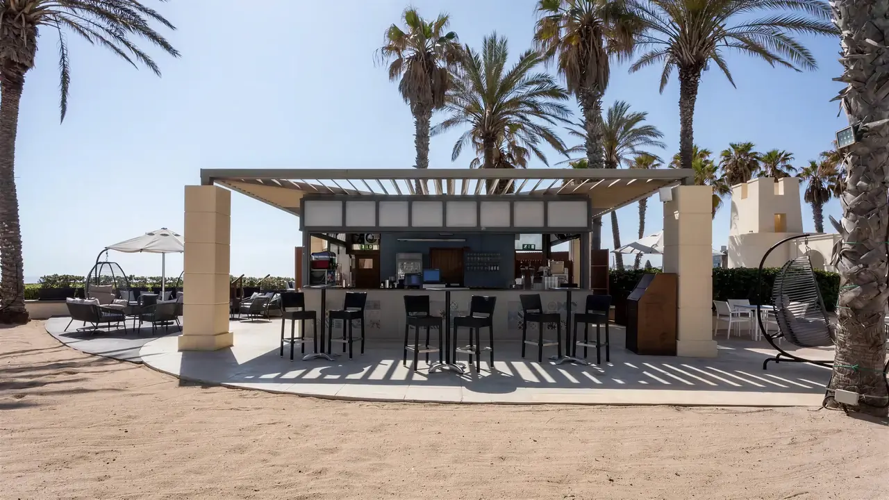 Plażowy bar w hotelu Hilton Malta
