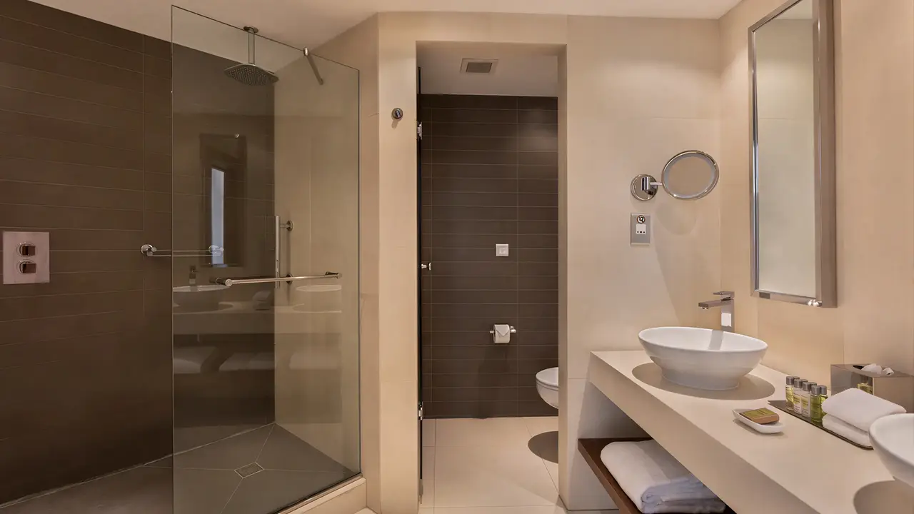 Nowoczesna łazienka w Hilton Malta