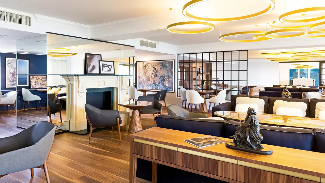 Nowoczesny salon dla gości w Hilton Malta