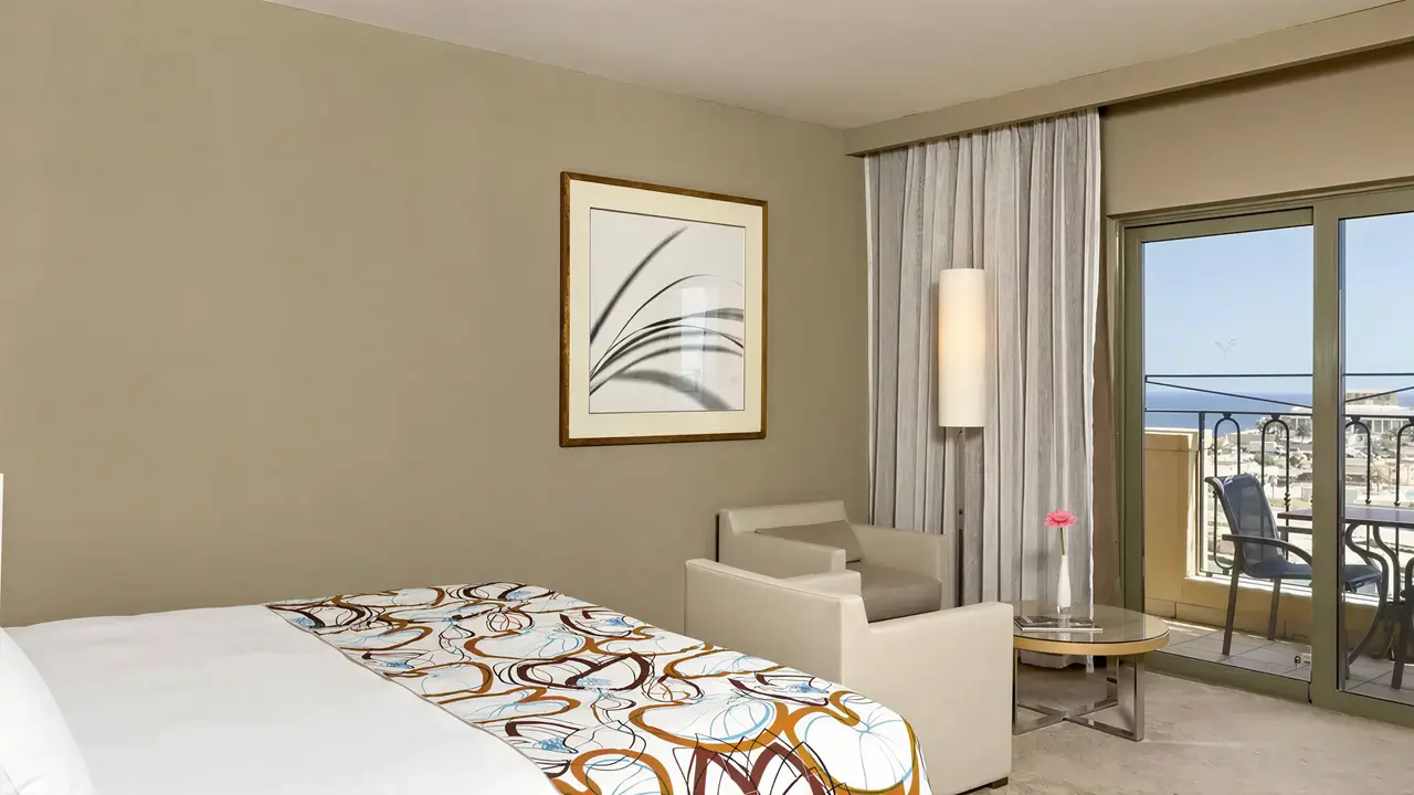 Pokój z balkonem w Hilton Malta