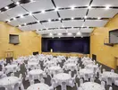 Sala z widoczną sceną w Hilton Malta