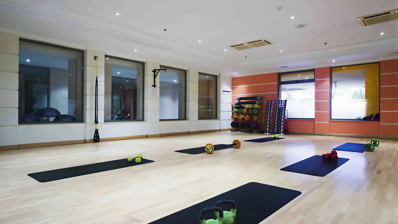 Sala fitness z matami w Hilton Malta