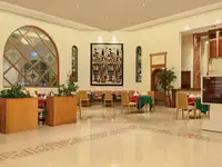 Restauracja w Hilton Marsa Alam Nubian Resort z nakrytymi stołami