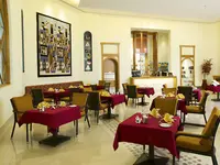 Restauracja w Hilton Marsa Alam Nubian Resort z nakrytymi stołami