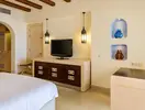 Wnętrze pokoju z łóżkiem w Hilton Marsa Alam Nubian Resort