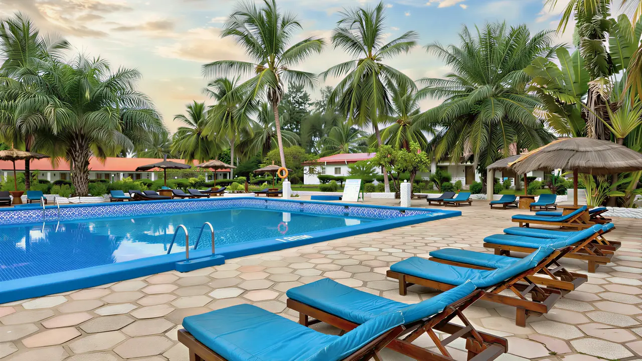 Basen i leżaki w hotelu Holiday Beach Club