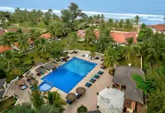 Widok na kompleks Holiday Beach Club z basenem