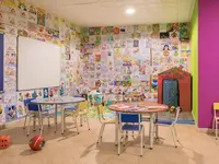 Kolorowa sala zabaw dla dzieci w HTop Molinos Park