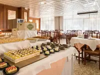 Bufet z deserami w restauracji HTop Molinos Park