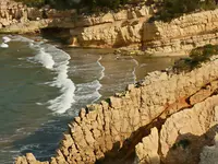 Wybrzeże z piaszczystą plażą w HTop Molinos Park