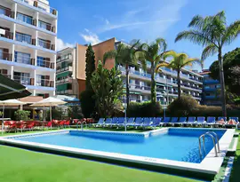 Basen z leżakami w hotelu HTop Palm Beach