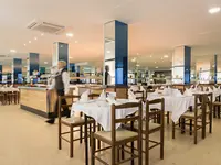 Restauracja z białymi obrusami w HTop Palm Beach