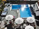 Basen i leżaki w hotelu HTop Palm Beach