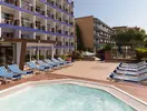 Jacuzzi przy basenie w hotelu HTop Palm Beach