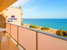 Balkon z widokiem na morze w HTop Pineda Palace