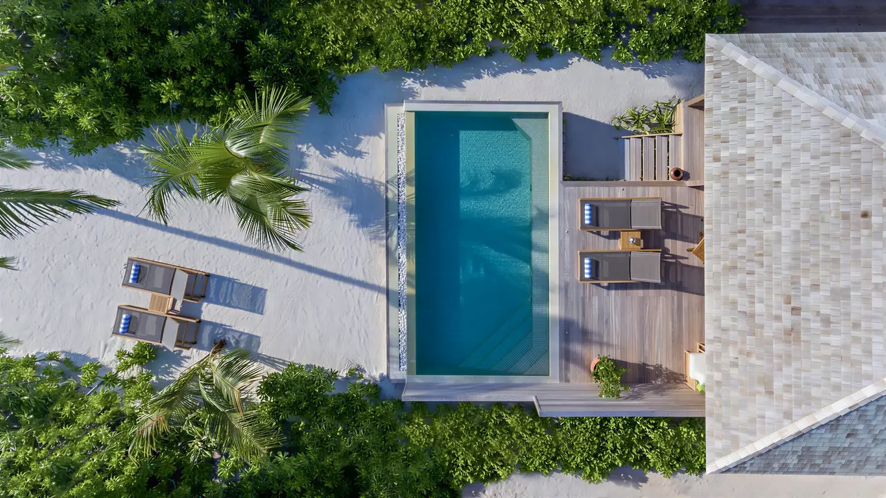 Prywatny basen przy willi w Hurawalhi Island Resort