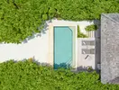 Prywatny basen przy willi w Hurawalhi Island Resort