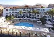 Widok na kompleks i basen w Iberostar Grand Salome