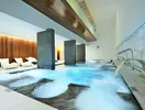 Wewnętrzny basen spa w Iberostar Grand Salome