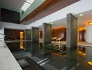 Strefa wellness z basenem w Iberostar Grand Salome