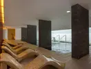 Strefa relaksu z basenem w Iberostar Grand Salome