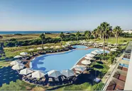 Widok na kompleks basenowy w Iberostar Lagos Algarve