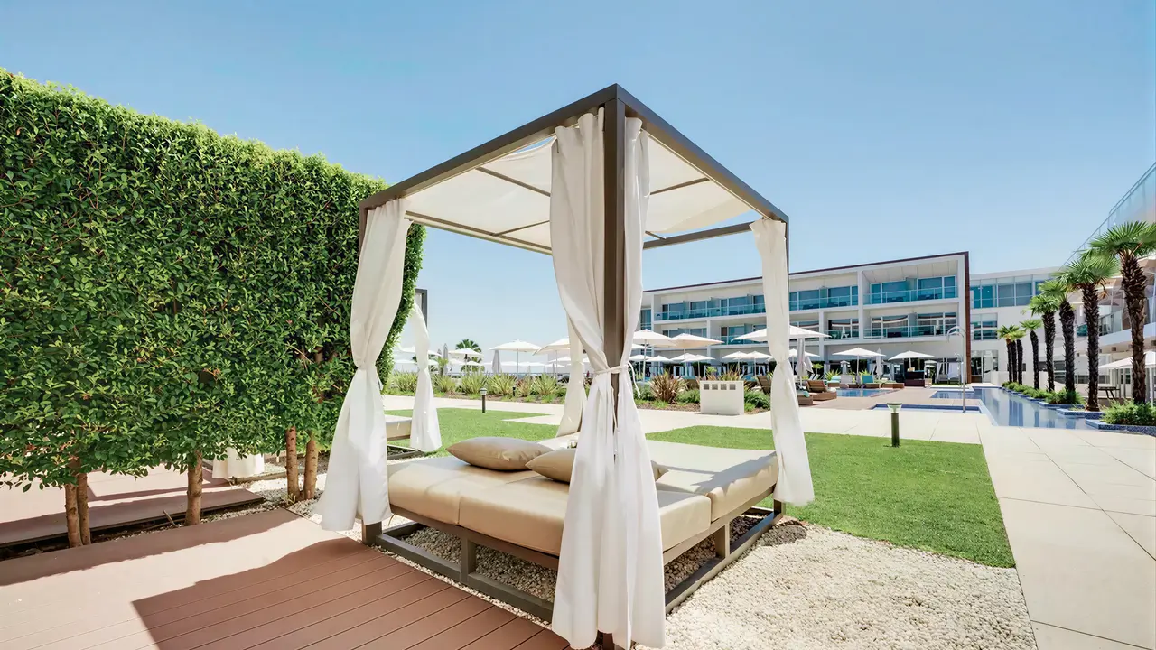 Elegancka altana w ogrodzie Iberostar Lagos Algarve