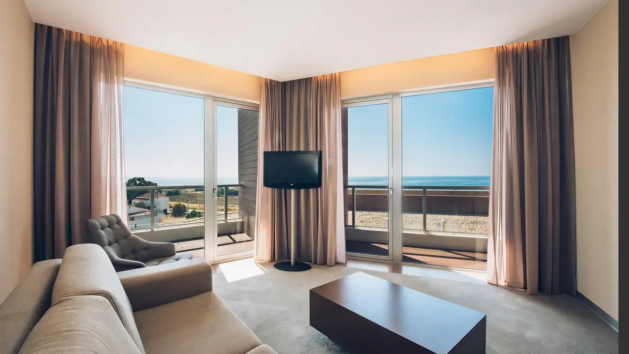 Salon w pokoju hotelowym Iberostar Lagos Algarve z widokiem