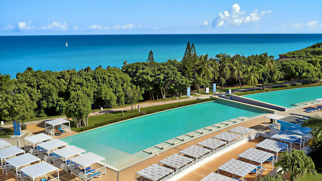 Widok na kompleks basenów w Iberostar Origin Bella Vista