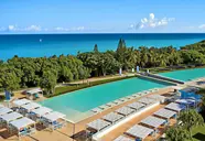 Widok na kompleks basenów w Iberostar Origin Bella Vista