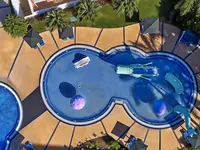 Zjeżdżalnie wodne w basenie hotelu Iberostar Origin Bella Vista