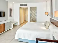Nowoczesna sypialnia w Iberostar Origin Bella Vista