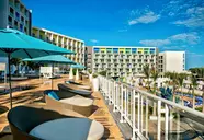 Nowoczesna architektura i taras w Iberostar Origin Bella Vista