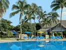 Basen z leżakami i palmami w Iberostar Origin Tainos