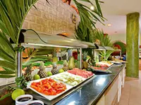 Bufet z owocami w hotelu Iberostar Origin Tainos