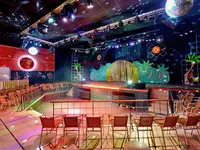 Sala widowiskowa z oświetleniem w Iberostar Origin Tainos