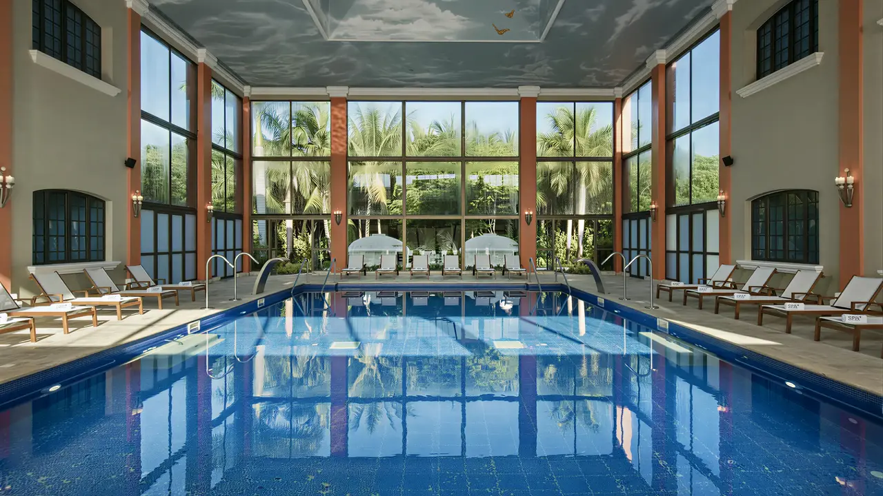 Kryty basen w hotelu Iberostar Paraiso Del Mar