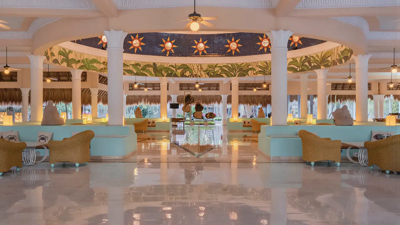 Eleganckie wnętrze lobby w Iberostar Paraiso Del Mar