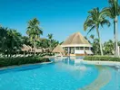Basen w hotelu Iberostar Paraiso Del Mar z palmami