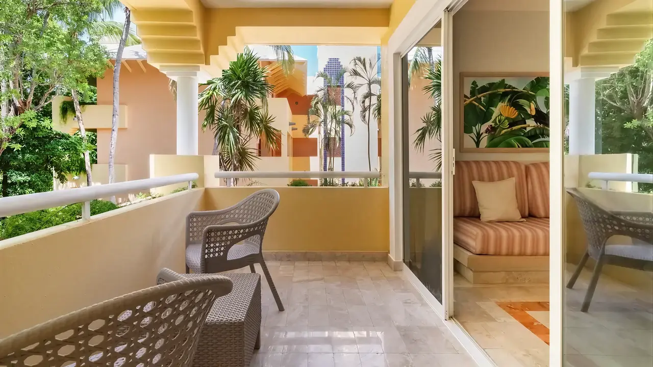 Balkon z widokiem na ogród w Iberostar Paraiso Del Mar