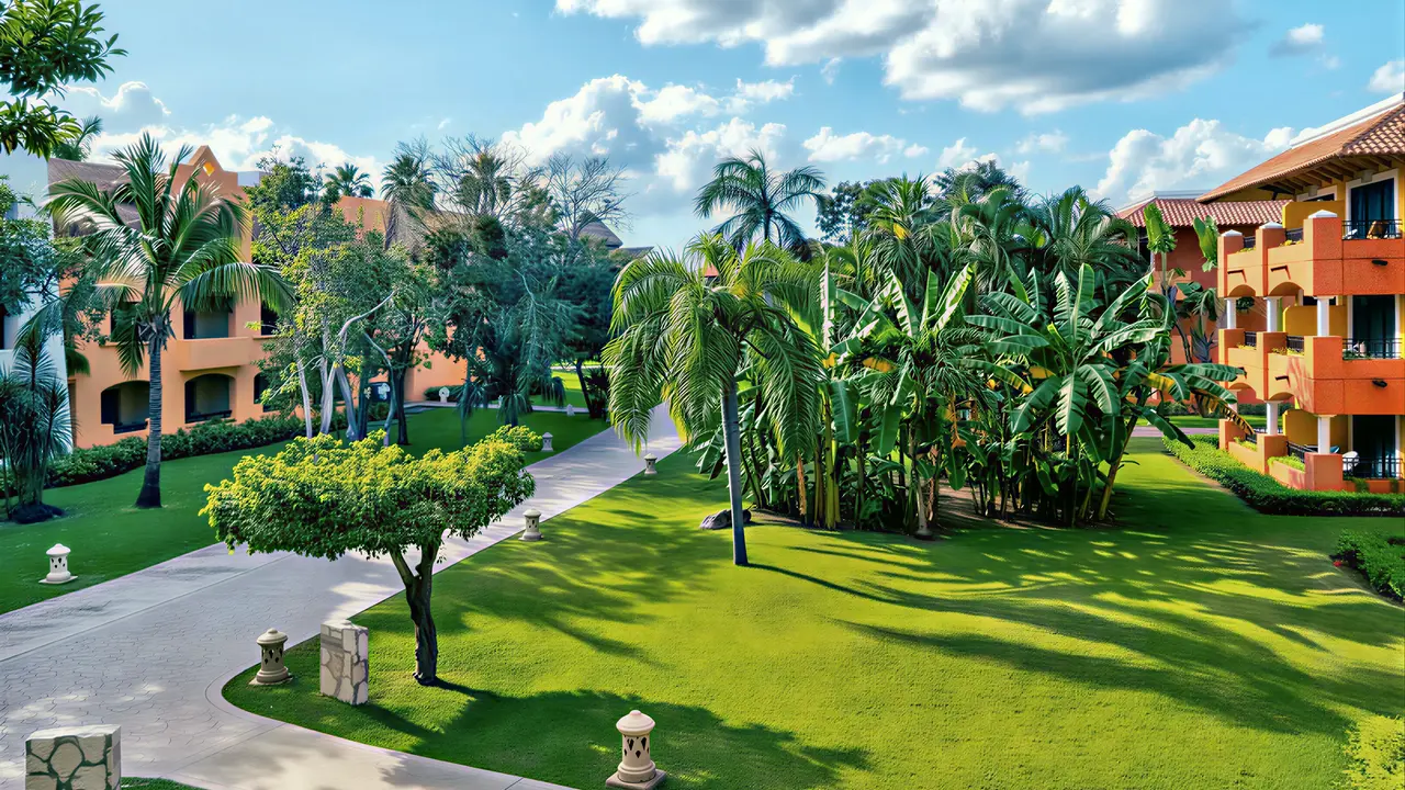 Widok na budynki i teren Iberostar Paraiso Del Mar