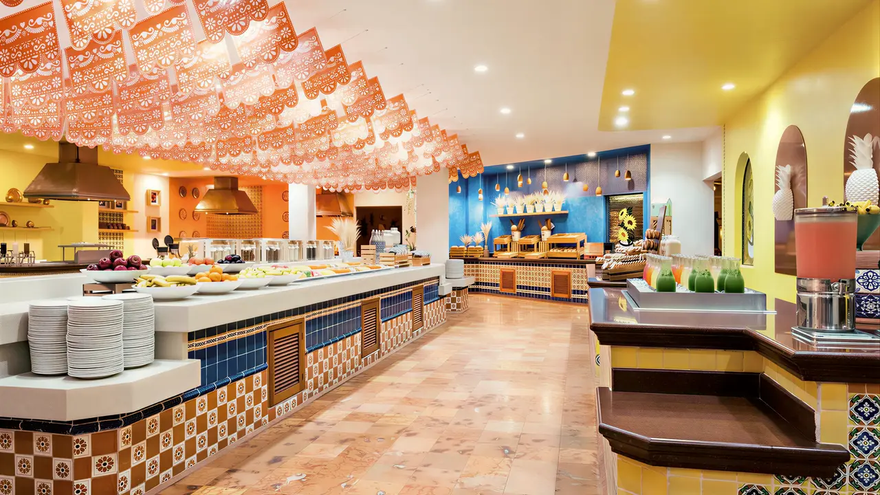 Bufet z jedzeniem w hotelu Iberostar Paraiso Del Mar