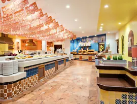 Bufet z jedzeniem w hotelu Iberostar Paraiso Del Mar