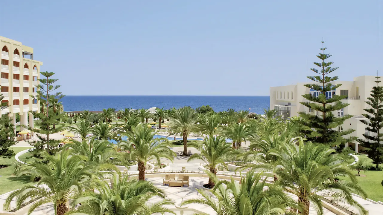 Widok na kompleks i tereny zielone Iberostar Selection Kantaoui Bay