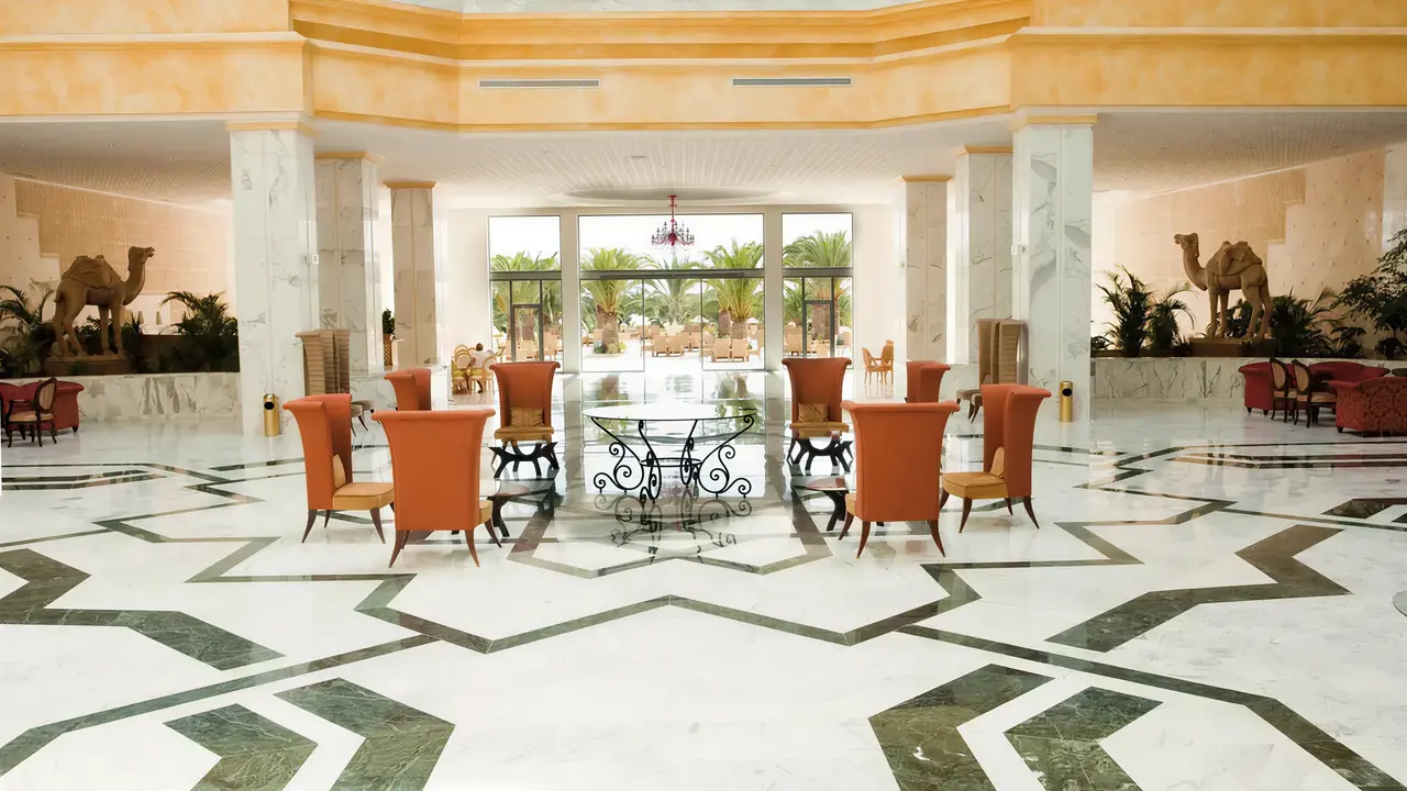 Eleganckie wnętrze lobby w Iberostar Selection Kantaoui Bay