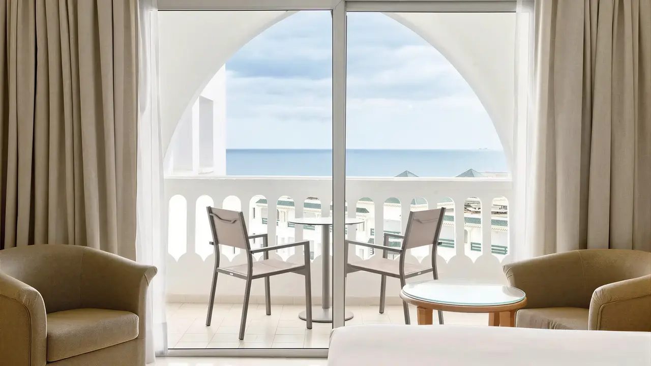 Pokój z balkonem z widokiem w Iberostar Selection Kantaoui Bay