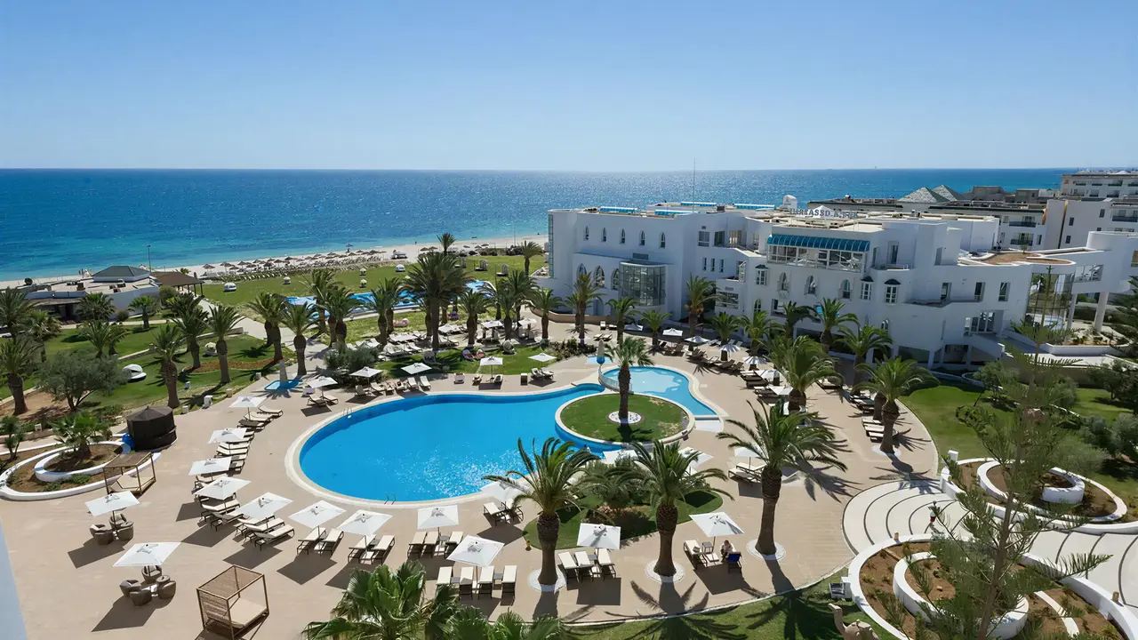 Widok na kompleks Iberostar Selection Kantaoui Bay z basenami