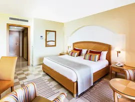 Przytulna sypialnia w hotelu Iberostar Selection Kantaoui Bay