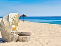 Leżak na plaży w Iberostar Selection Kantaoui Bay
