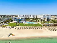 Widok na kompleks Iberostar Selection Kantaoui Bay z plażą